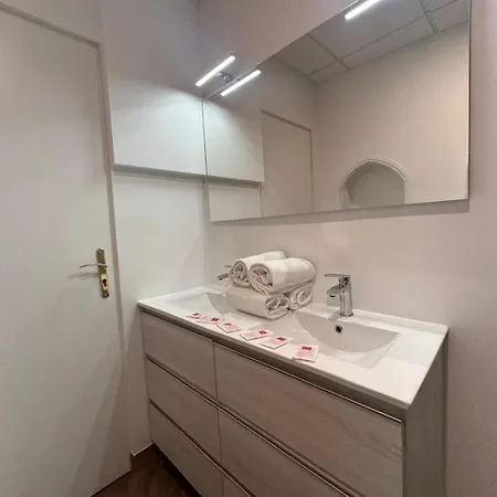 Du Cloitre 1er Apartment Narbonne
