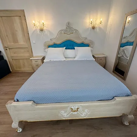 Du Cloitre 1er Apartment